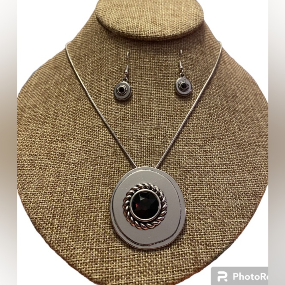 NWT Paparazzi necklace and earring set, deep purple jewels and silver pendants.